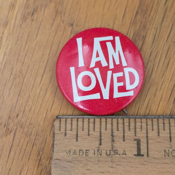 Vintage 60s "I am Loved" Helzberg Diamond Shops Inc. Lapel Round 1" Pin - Picture 6 of 6